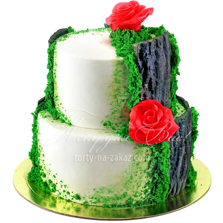 Торт свадебный мастичный двухъярусный, декорированный корой, мхом и цветами