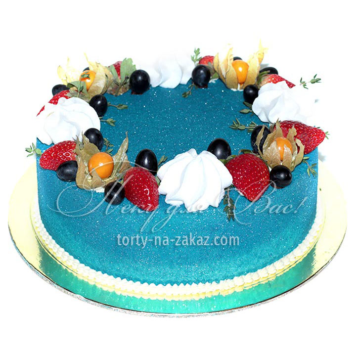 Торт праздничный велюровый со свежими ягодами и безе