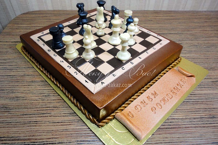 Торт праздничный мастичный «Шахматы» с шоколадными фигурами Фото 1