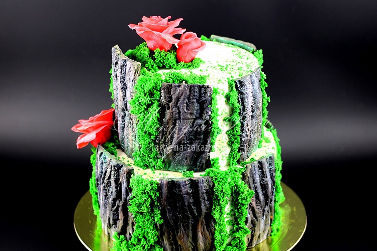 Торт свадебный мастичный двухъярусный, декорированный корой, мхом и цветами Фото 2