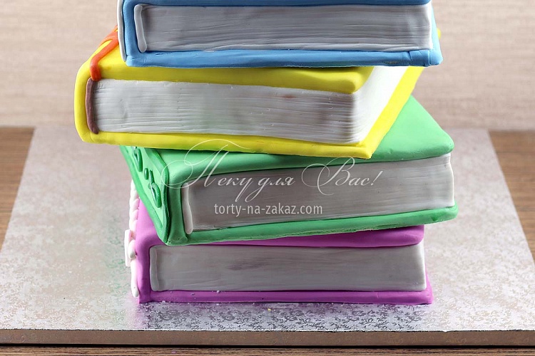 Торт корпоративный мастичный 4-ярусный для читательского клуба «Стопка книг» Фото 6