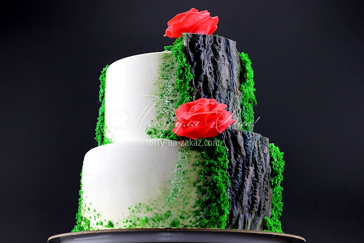 Торт свадебный мастичный двухъярусный, декорированный корой, мхом и цветами Фото 4