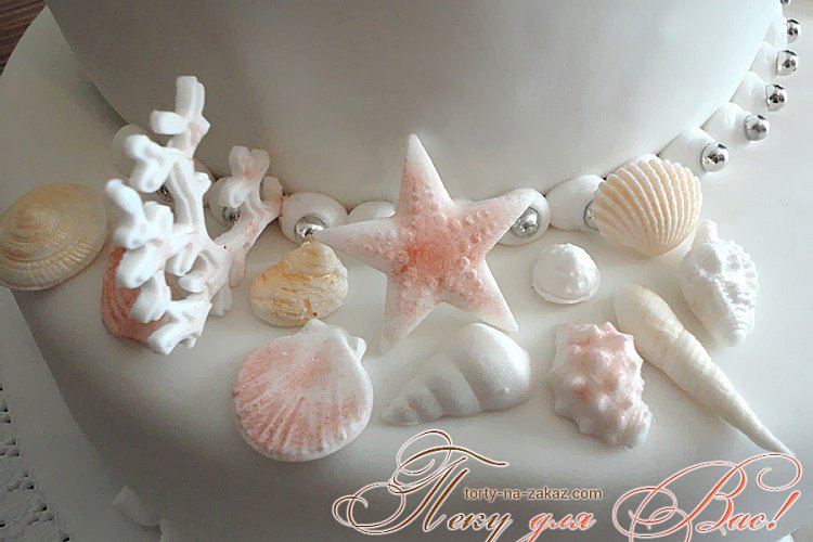Свадебный белый мастичный двухъярусный торт - морская тематика - ракушки, звезды и кораллы