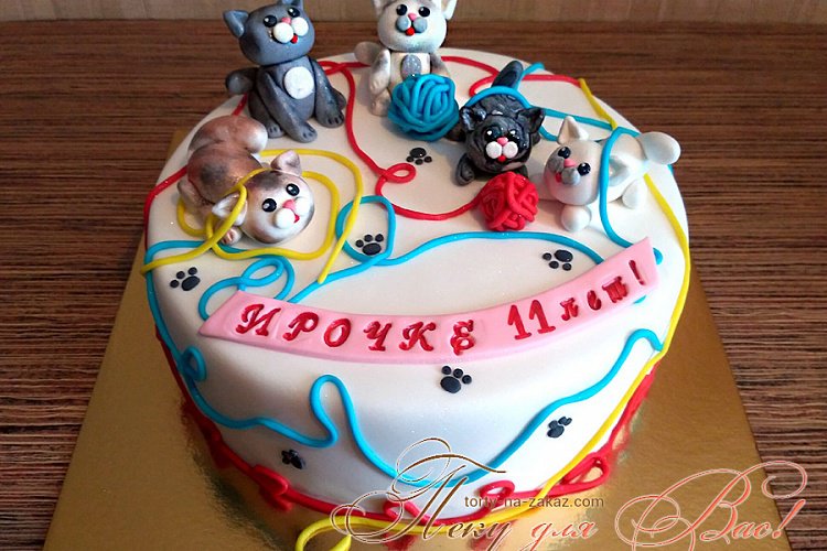 Детский торт с озорными котятами
