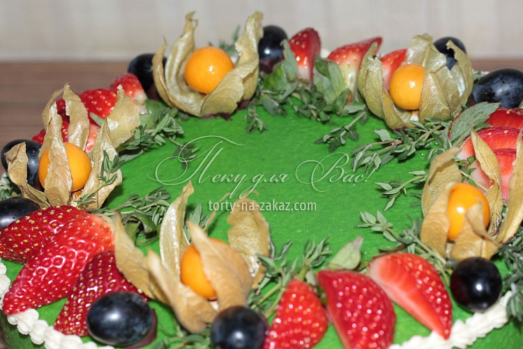 Торт праздничный велюровый с ягодным оформлением Фото 4