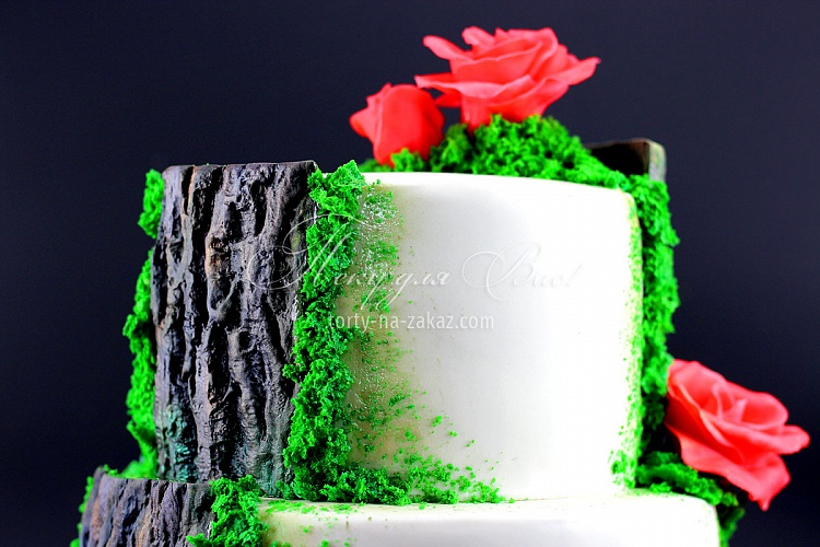 Торт свадебный мастичный двухъярусный, декорированный корой, мхом и цветами Фото 6