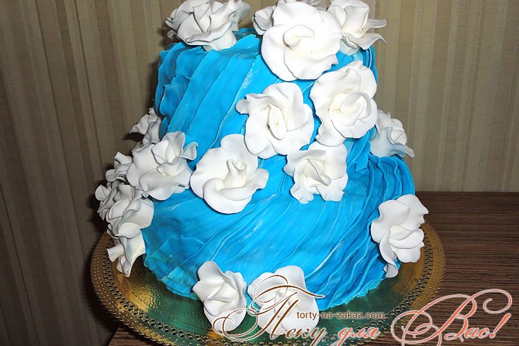 Свадебный двухъярусный торт - розы на атласе
