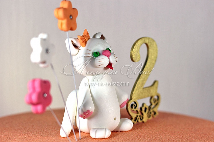 Торт детский велюровый, украшенный фигуркой котенка Фото 4