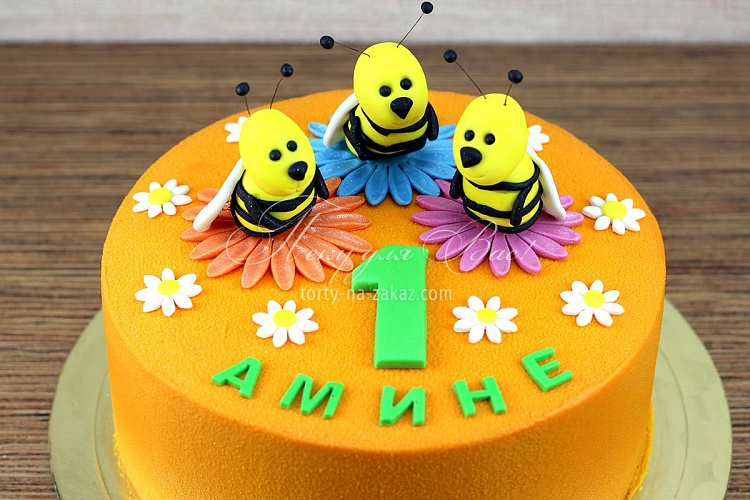 Торт детский велюровый на один годик с фигурками пчел на цветочках «Веселые пчелки» Фото 2