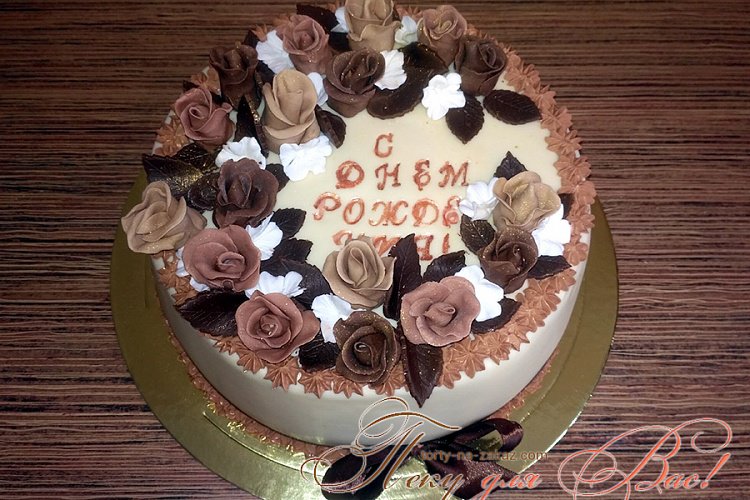 Праздничный торт с цветами в шоколадных пастельных тонах