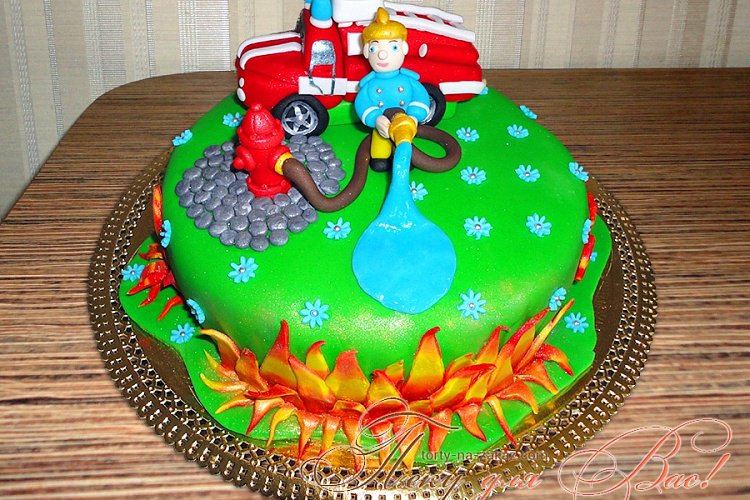 Детский торт - пожарник