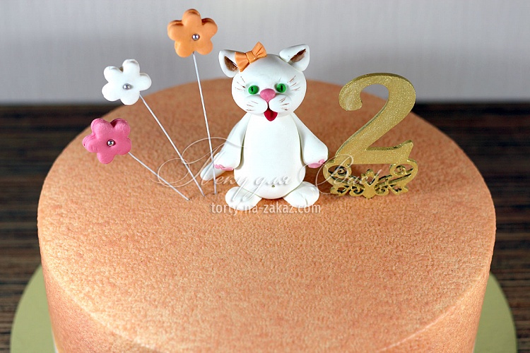 Торт детский велюровый, украшенный фигуркой котенка Фото 2