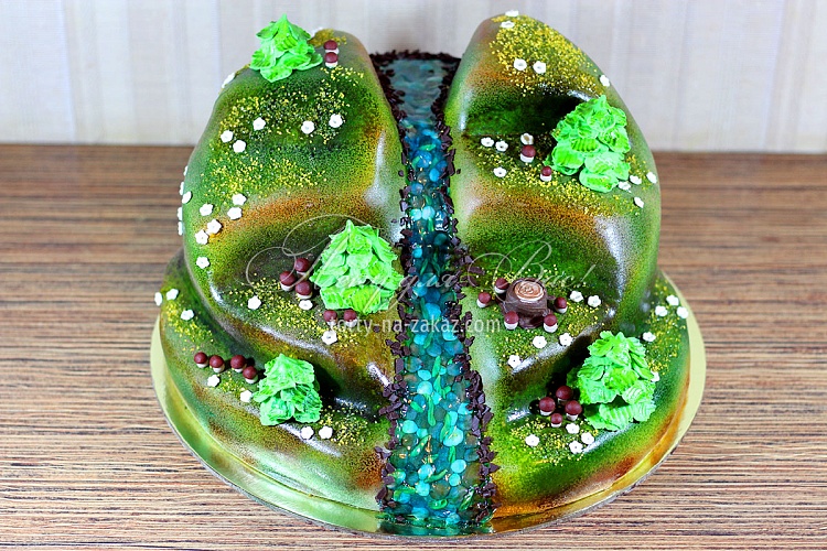 Праздничный мастичный торт - лесной ручей