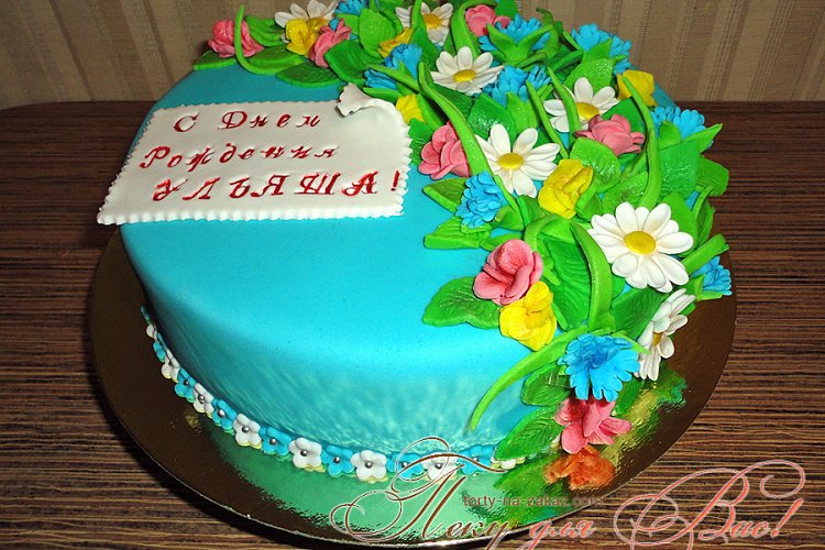 Праздничный торт с цветами