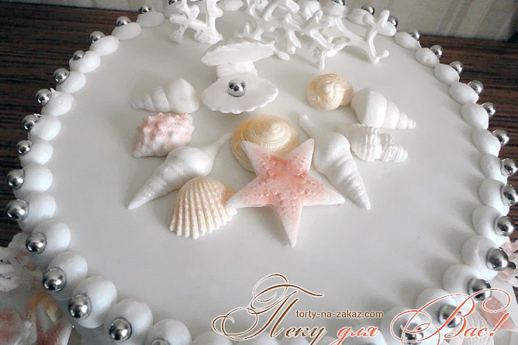 Свадебный белый мастичный двухъярусный торт - морская тематика - макушка
